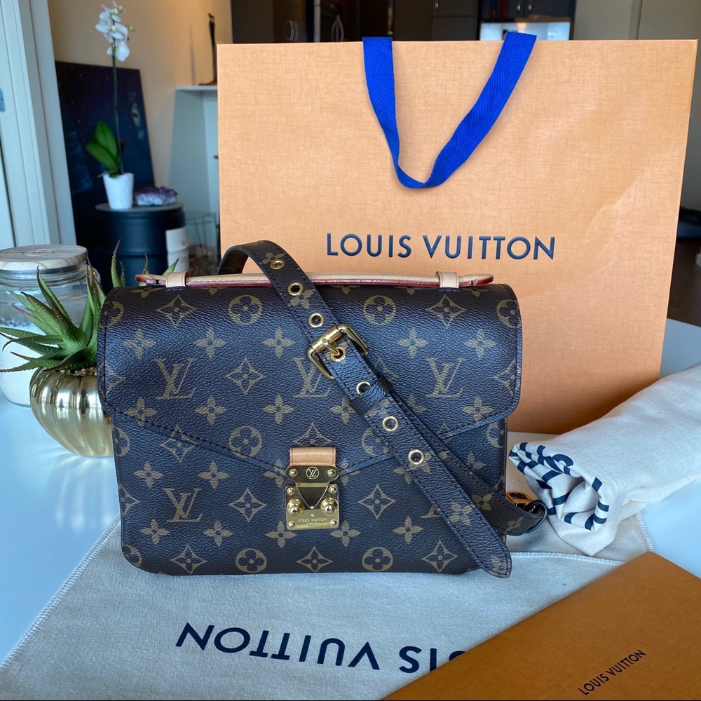 ❌SOLD❌ Louis Vuitton Pochette Métis .
